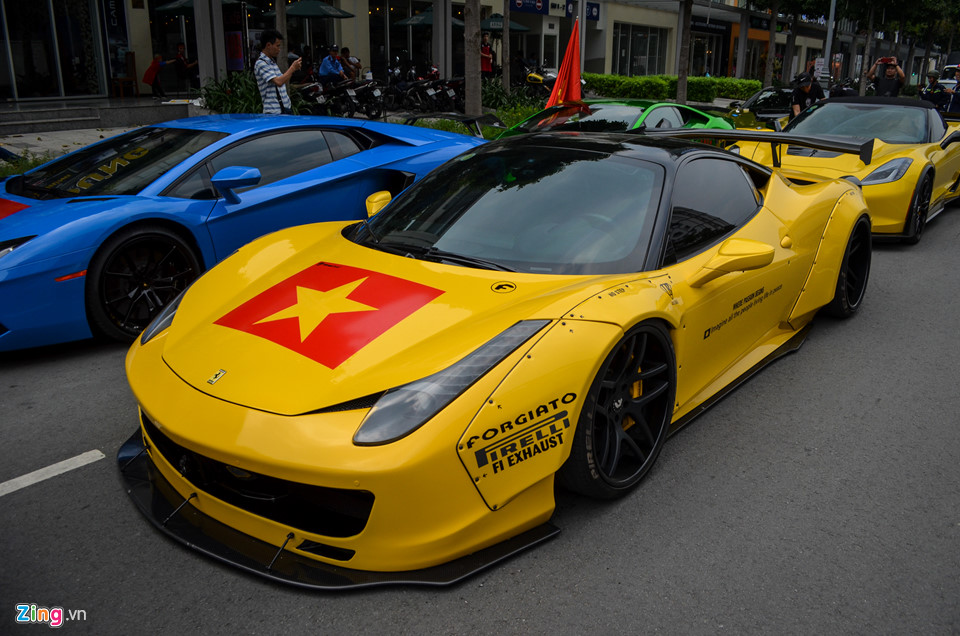 Cường Đô La cùng đoàn siêu xe diễu hành trên phố Sài Gòn